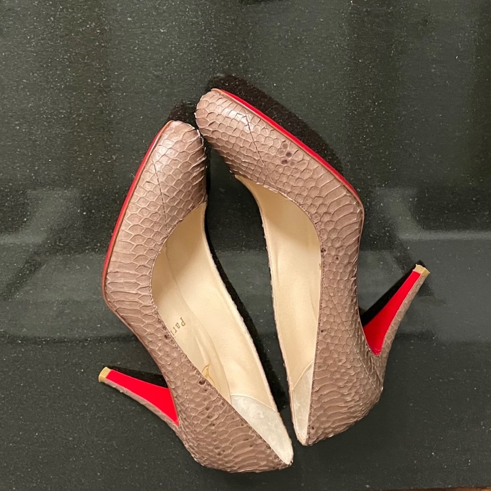 REDUCED  Christian Louboutin  Vtg taupe, snake skin heels  38.5